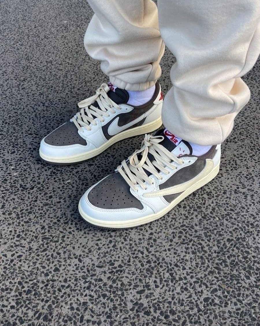 Travis Scott x Jordan 1 Low "Reverse Mocha"