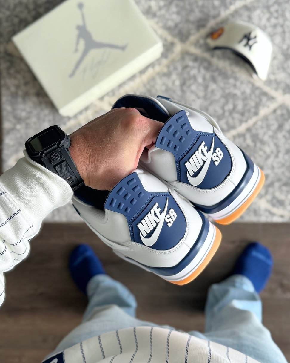 Nike Sb x Air Jordan Retro4 'Navy' (Semi UA)