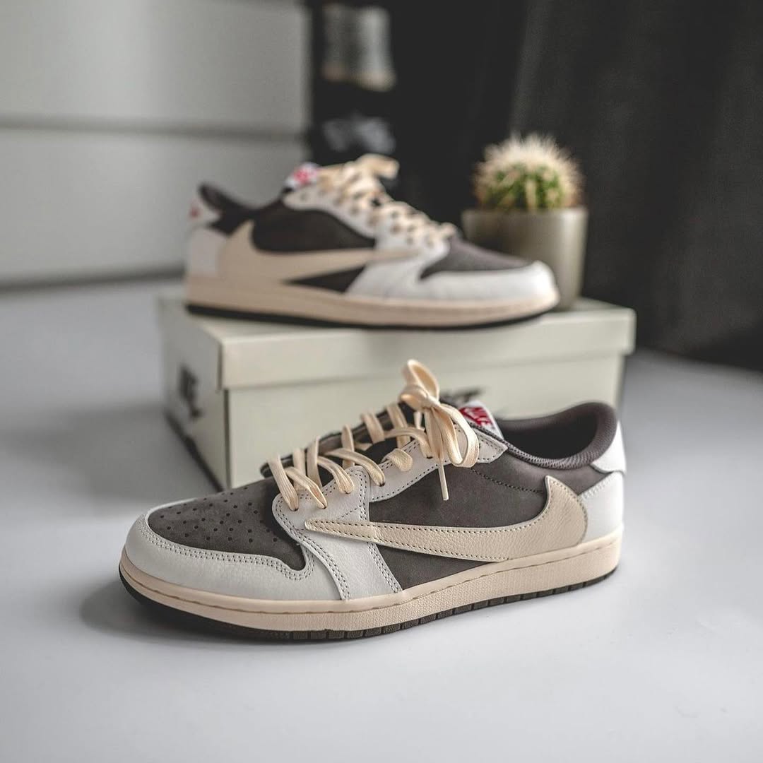 Travis Scott x Jordan 1 Low "Reverse Mocha"