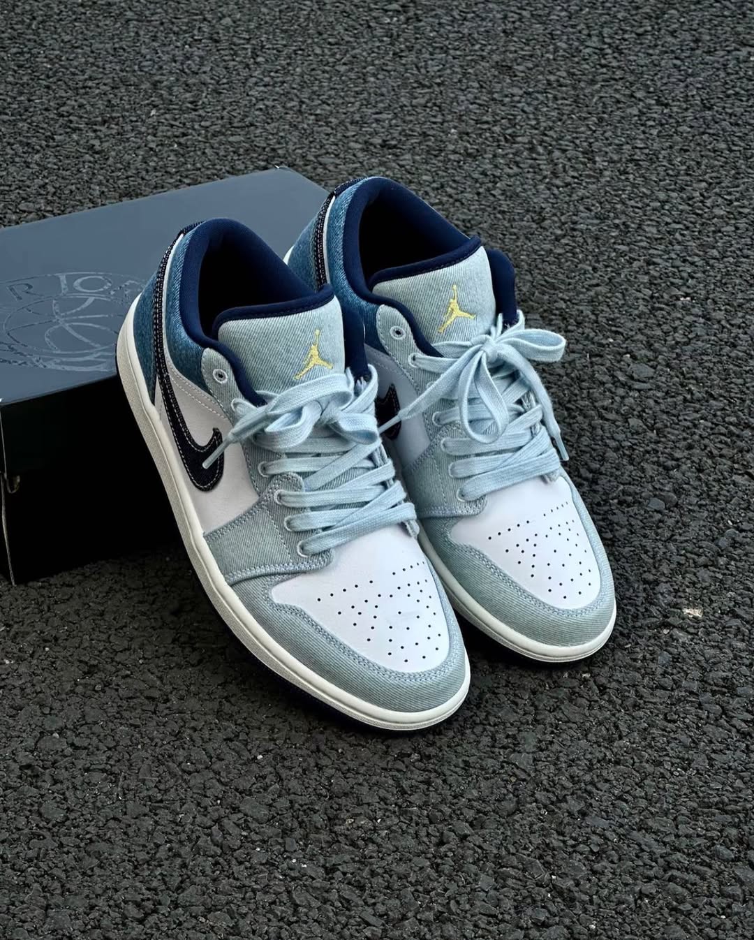 Nike Jordan 1 Low SE "Denim Star Blue"